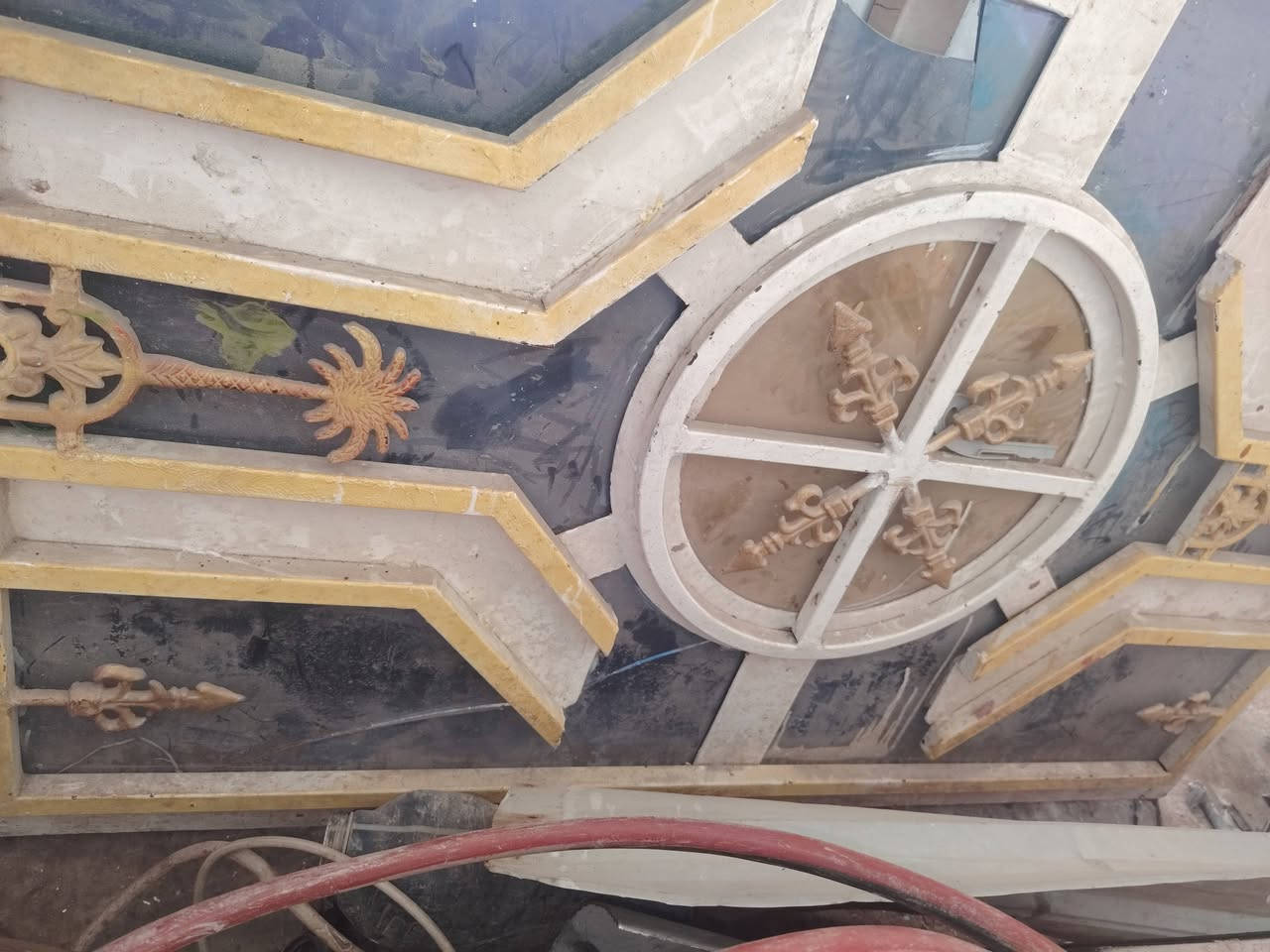 شبابيك عدد 2 بيبان عدد2بدون جراجيب شمعه وحده السعر 325بيهن مجال بسيط *********** مكاني الحفريه
