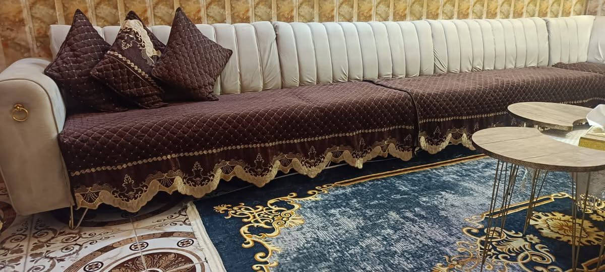 مستعجل عل بيع تخم ديوان 11 مقعد نضيف مابي عيب السعر 200 الف مكان بغداد  سبع البور شراي يتصل***********
