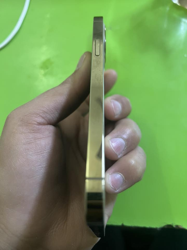 � للبيع آيفون 12 برو
🔹 الجهاز وتر بروف

🔹 الذاكرة 256GB

🔹 صحة البطارية 77%

🔹 الجهاز مكفول من شخط

🔹 أكو صدعة خفيفة بالكلاس وما تأثر على الاستخدام

🔹 سماعة مكالمة وحدة متوقفة

🔹 السماعات الخارجية تشتغل تمام وصوت قوي 🔊

💰 السعر: 250 ألف قفل

📞 اتصال / واتساب: ***********

الجادين فقط، والبيع مباشر
