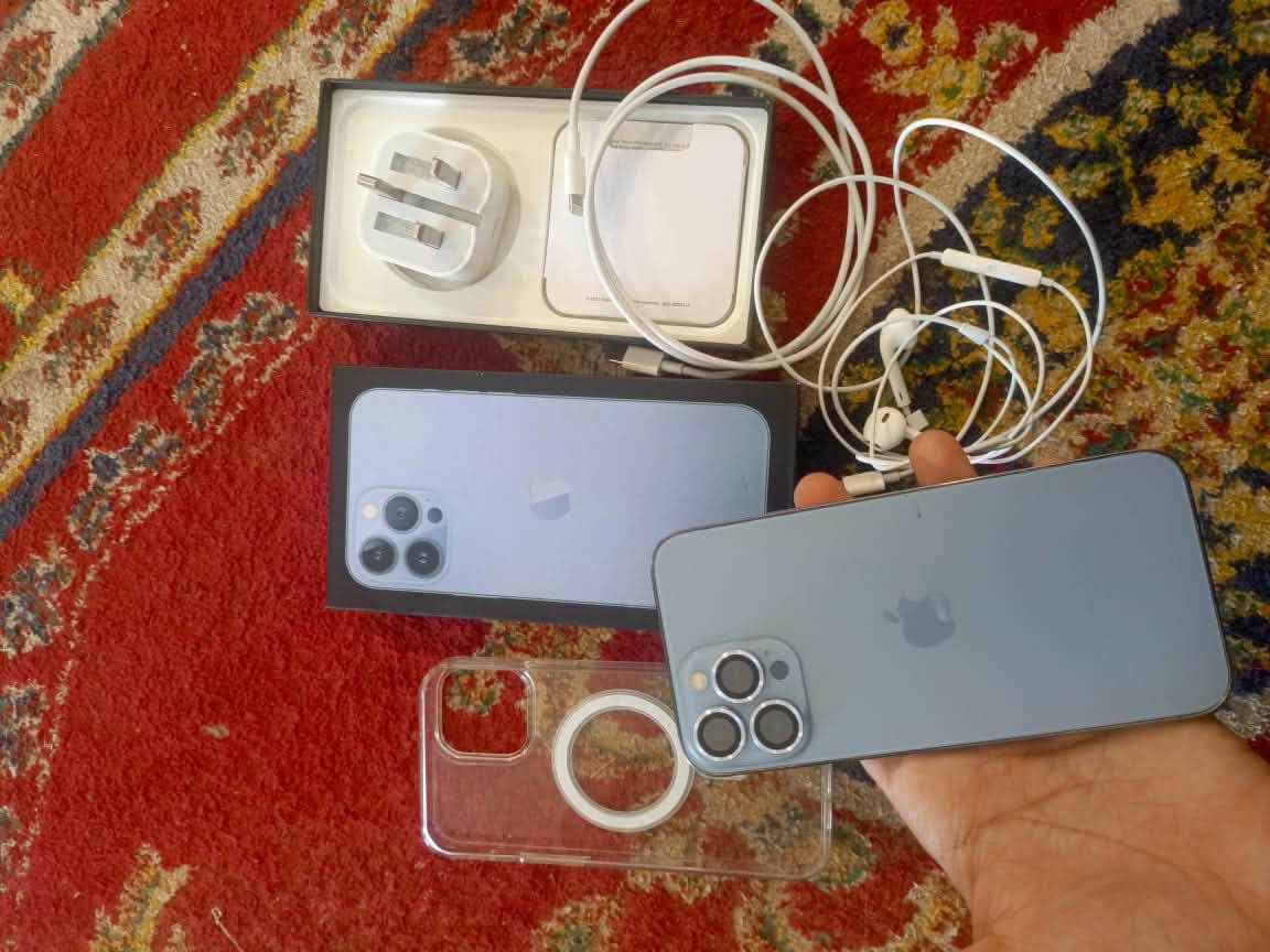آيفون 13برو ماكس مريكي جهاز اخو الجديد الذاكره ٢٥٦ بطاريه ٨١ اي خلل مابيه بس بيه نقطه سوده بلشاشه ما تبيه اني مشر عليها شوفهاالسعر ٦٥٠////////التواصل   ***********
