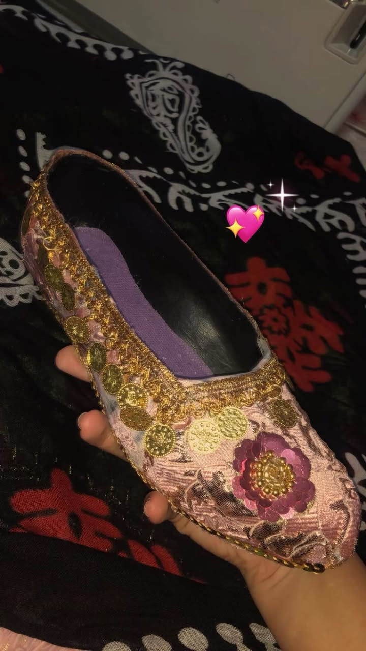 هاوريان. امه كجيكي جواني ١٣ سال اي كات. 
بو داوا كردن مسج بكه ن السليمانية, العراق


**إذا كنت صاحب هذا الإعلان وتريد حذفه لأي سبب، رجاءا أرسل رسالة إلى الدعم الفني**