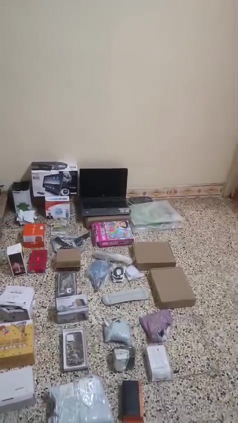 شلعه تعد من 100. قطعه كلش حلوه ومرتبه بميرضي الله وانطي سعر حلو تواصل واتساب الخاص مفتوح رقم الواتساب ***********
