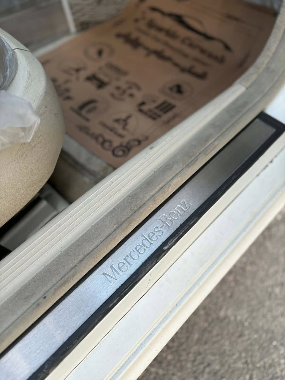 Slaw La addmin 
Marcedes benz e500⛓️⚜️.🦅
‎بی رەقەمی دووبەی. ساخ.
‎مواسە فات. E500. V8.
125 km. رۆشتوە
‎گیر ئاڤان گارد
‎سلید
‎ناو زەرد
‎قایدە بانس. Amg ⚜️
‎کوشن ساردو گەرم.
‎سوکان.کارەبا
‎کامل سالۆنسای amg
‎کامل بۆدی amg
‎شاشە ئایپاد بیلاد
‎تەبرید مەرکەزی وشاشە
‎سندوق.شەفت
‎.. مۆدی لێخورین
‎سپۆرت
‎نۆرمال
‎گیرعادی
‎شوین تەلەفۆن
‎حاسە
‎تراکشن کۆنترۆل
‎ئاوینە دژە فول و تەم
‎بەگلاید لیزەر
‎پەردە 
‎ هەردوک کوشن خەزن
‎گیرو مەکینە بە شەرت
‎کارەبای بە شەرت
‎توندو تۆلی بە شەر 
‎چرکەو گەلا ببرە 
‎بی قوپ 
‎بئ ساردو پیدی ئار
‎نیو پارچەی بۆیاخە من بە پارچەیەکت دەدەمی
‎رۆنی گیرو  مەکینەی گۆراوە
‎بانسی تازە گۆراوە پیش. و دواوە
‎چوار تایەی خاوینی لە ژیرە
‎یەک دینار مەسروفی نیە
گۆرینەوە دەکەم بە شتی جوان سەیارەکە وەک سفر وایە

 وەتس ئەپی لەسەرە.  ***********
