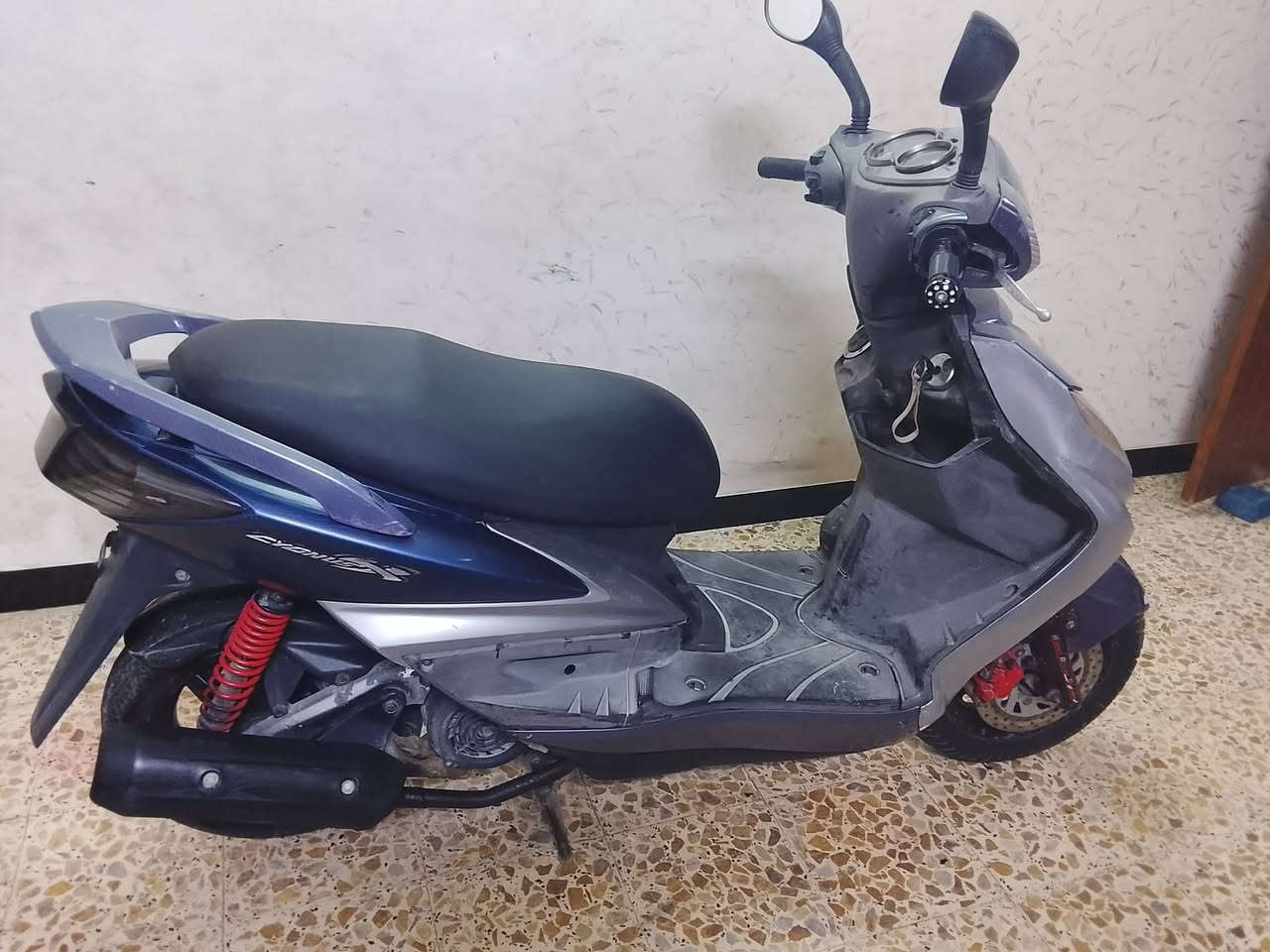 سكنس فحل نوزل سكليتر خطين كله مختمه ختم واحد كله شغاله اي نقص مابيه نضافه فول دراجه جديدة لوك السعر ٧٢٥ بغداد المشتل ***********
