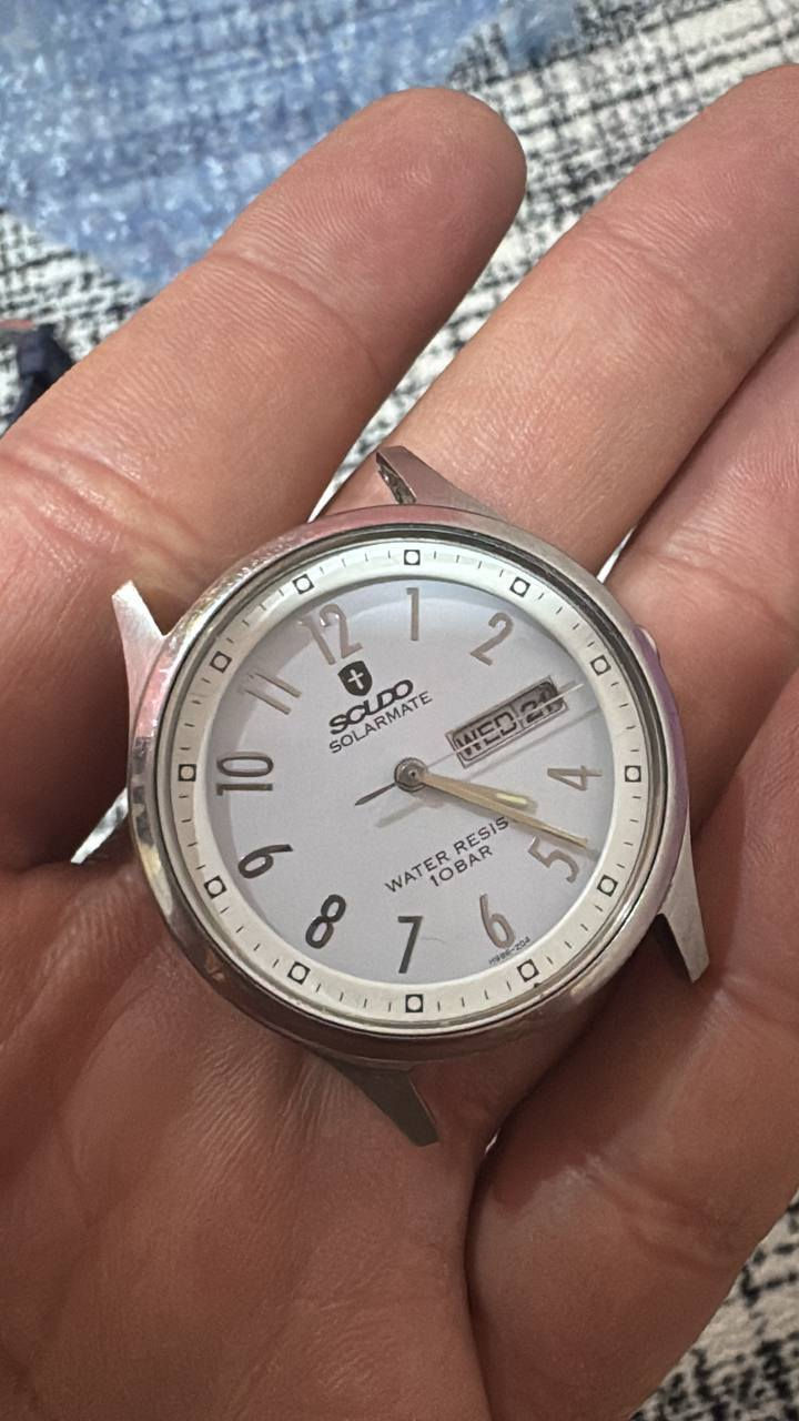 السلام عليكم
اربع ساعات 

قطعتين Reguno فرع من فروع ستزن

نوع البطاريه سولر شحن اي مصدر للطاقة الضوئية 

وقطعة سويسري بطارية 

والرابعه اديداس سولار

سعر المجموعة ١٢٥ الف وبيها مجال بسيط 

يوجد توصيل لكافة محافظات العراق


**إذا كنت صاحب هذا الإعلان وتريد حذفه لأي سبب، رجاءا أرسل رسالة إلى الدعم الفني**