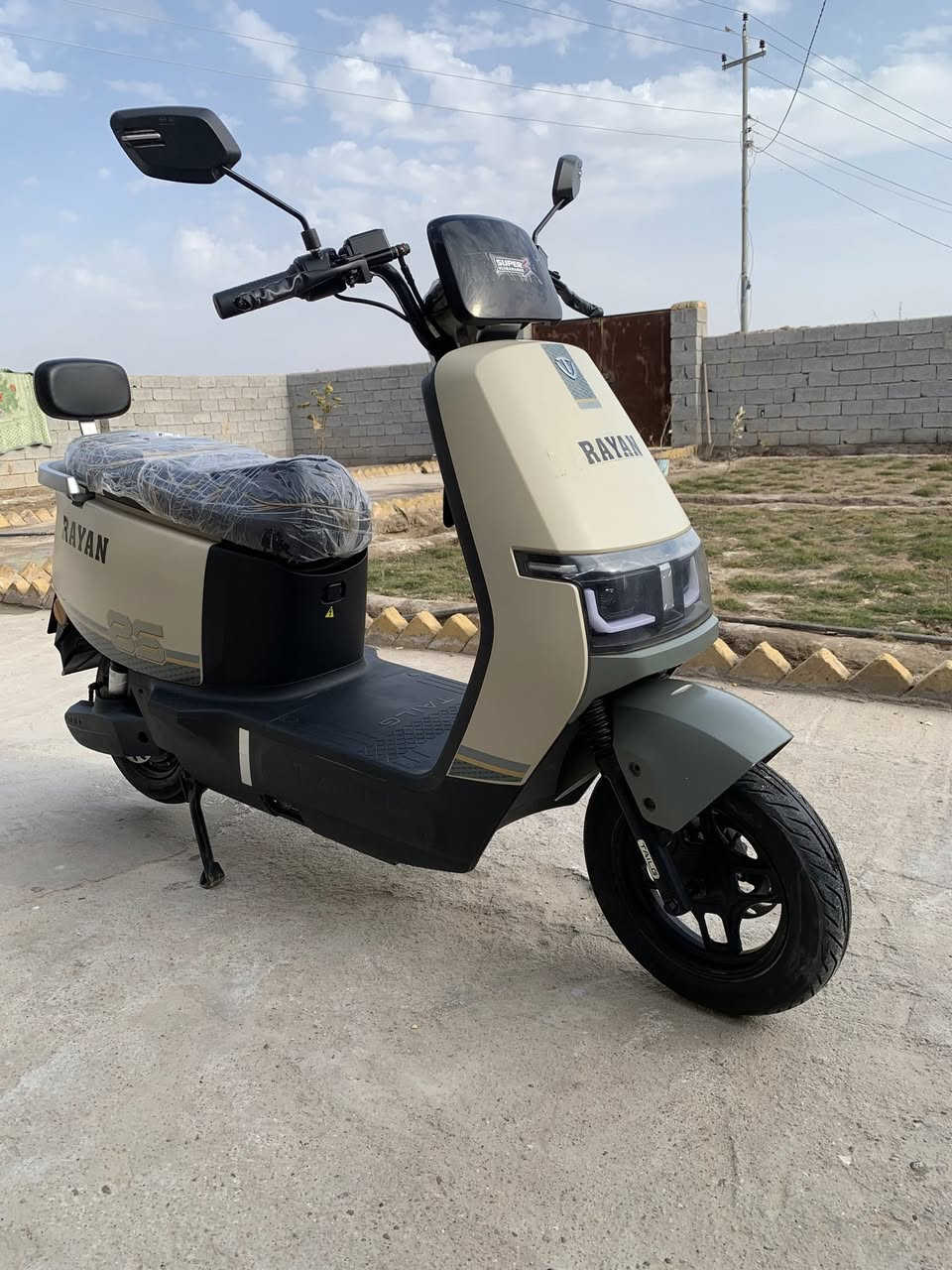 دراجه شحن للبيع استعمال شهرين فقط مكفوله من كل شى مع كافه الملحقات للتواصل ***********السعر ٨٠٠
