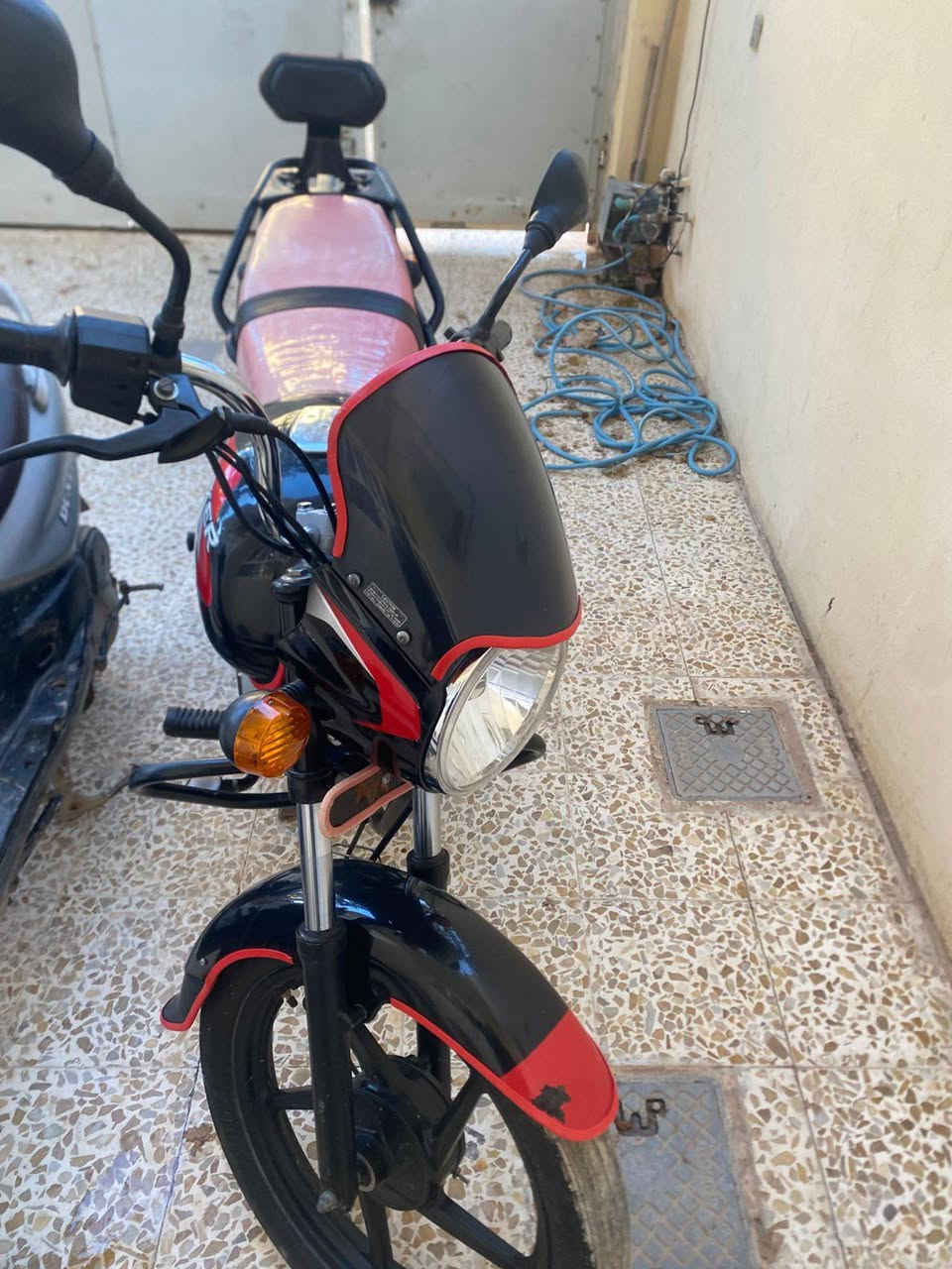 سلام عليكم  
بوكسر مديل 22  
رقم وسنويه تحويل ثانيوم 
ارقامه بلبيت ما شادهن 
دراجه حلوه وجديده ما ماشيه هواي 
كهربائياته كله شغاله  السعر خاص 
مكان دراجه بعقوبه مفرك  
رقمي ***********
