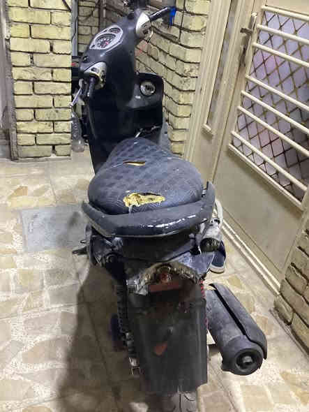 سلام عليكم دراجه للبيع طافيه متشتغل سكنس مصعد بانزين للكابريتر ابيع كوم حديد كفراته موجوده غراضه كله موجوده سعر 150 مكاني بغداد السريدات ***********

