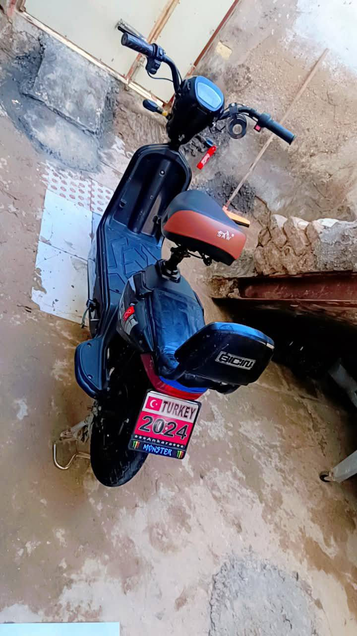 بايسكل للبيع بطاريات جدد سرعته سرعه 50 بايسكل نظيف والسعر 200 وبي مجال مكان في المشخاب هذا رقم الواتساب ***********
