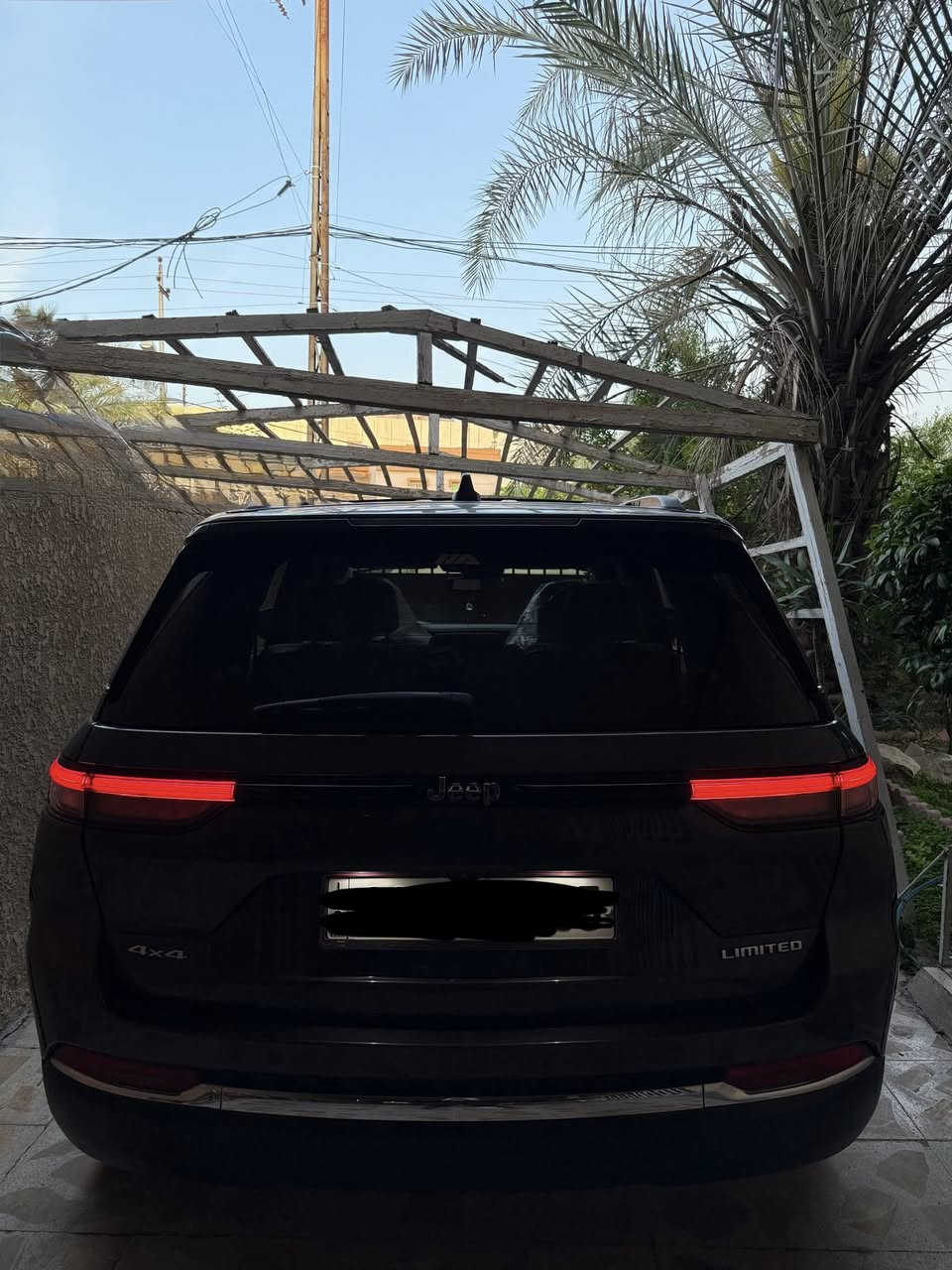سلام عليكم جيب كراند شيروكي لمتد بلاس للبيع موديل ٢٠٢٢ وارد أمريكي ضربه جانبية فول موصفات 
بانوراما 
4*4
المكينة ٦   ٣٦٠٠ تنفس طبيعي
كشن جلد
اوضاع قيادة أربع 
كل كشنات تدفىة 
و كشن كهربائي 
وصدوق كهربائي 
لون مميز 
ماشي ٤٠ ميل 
رقم أربيل للتواصل 
***********
