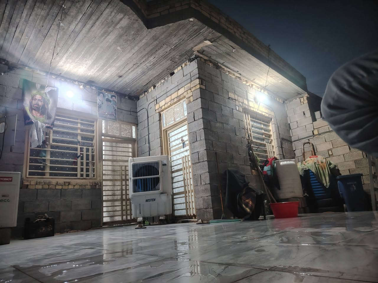 سلام عليكم
بيت 152متر للبيع
البيت كامل جاهز يحتوي ٢غرف نوم وصاله وديوانيه ومطبخ حار وبارد وحمام داخلي وصحيات خارجيه العنوان العماره حي السلام مقابيل جسرالحولي علمآ ان المنطقه كاملة الخدمات تبليط.مجاري كهرباء ورصيف.... رقم التليفون ***********
