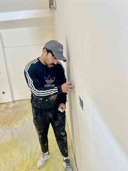 صباغ متفرغ للعمل صبغ معجون جبس البورد كادر عمل جدران سقوف وجهات   متر المعجون ب٣٠٠٠
ستن ب٣٠٠للتواصل خاص أو على الرقم ***********
