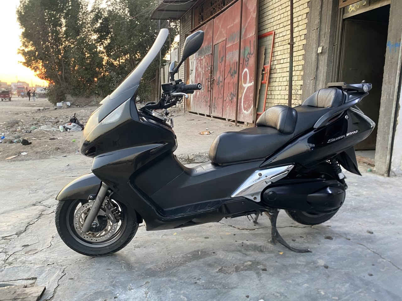 يالله سلام عليكم سلفر ونج 
مكينه 400✅ اوفر 
دشبول نفخ ✅
لايت زنون اصلي ✅
مابيها نقص برغي ابد ترايك وين ميعجبك✅ ✅
تخم تاير جديد ياباني ✅
دراجه جديده مكفوله كفاله عامه ✅
بيها بالبجم شويه صبغ اثر شخوط كلش قليل 
مكينه بالكارتون برغي مامفتوح بيها 👍
العنوان بغداد العبيدي شارع عشرين 
تجي تاخذها من باب البيت 
السعر 16ونص $$
*********** متوفر ع خط
واتساب ***********
