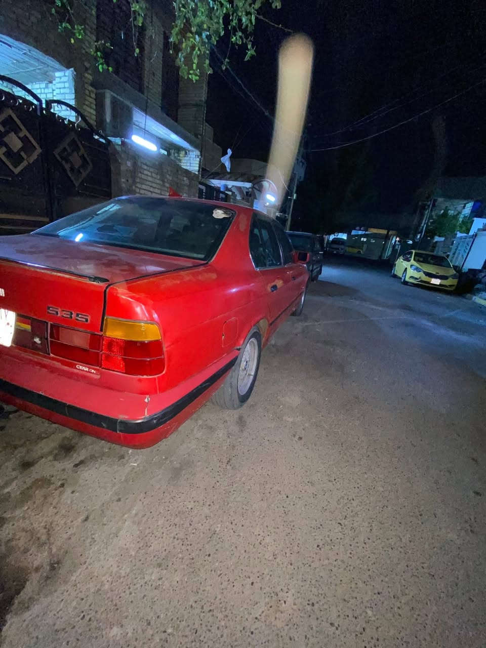 السلام عليكم اخوتي عندي هاي الـBMW 535i مطلوب مراوس بفتون او بيع ب45 وبيهه مجال***********
