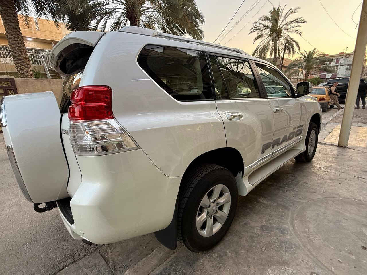 برادو 2013 كويتي فول مراصفات 6 سلندر ماشية 103 الف كم كفاله عامة صور السونار مرفقة مكانها بغداد القاهرة السعر 285 ورقة بيها مجال بسيط  *********** ابويوسف
