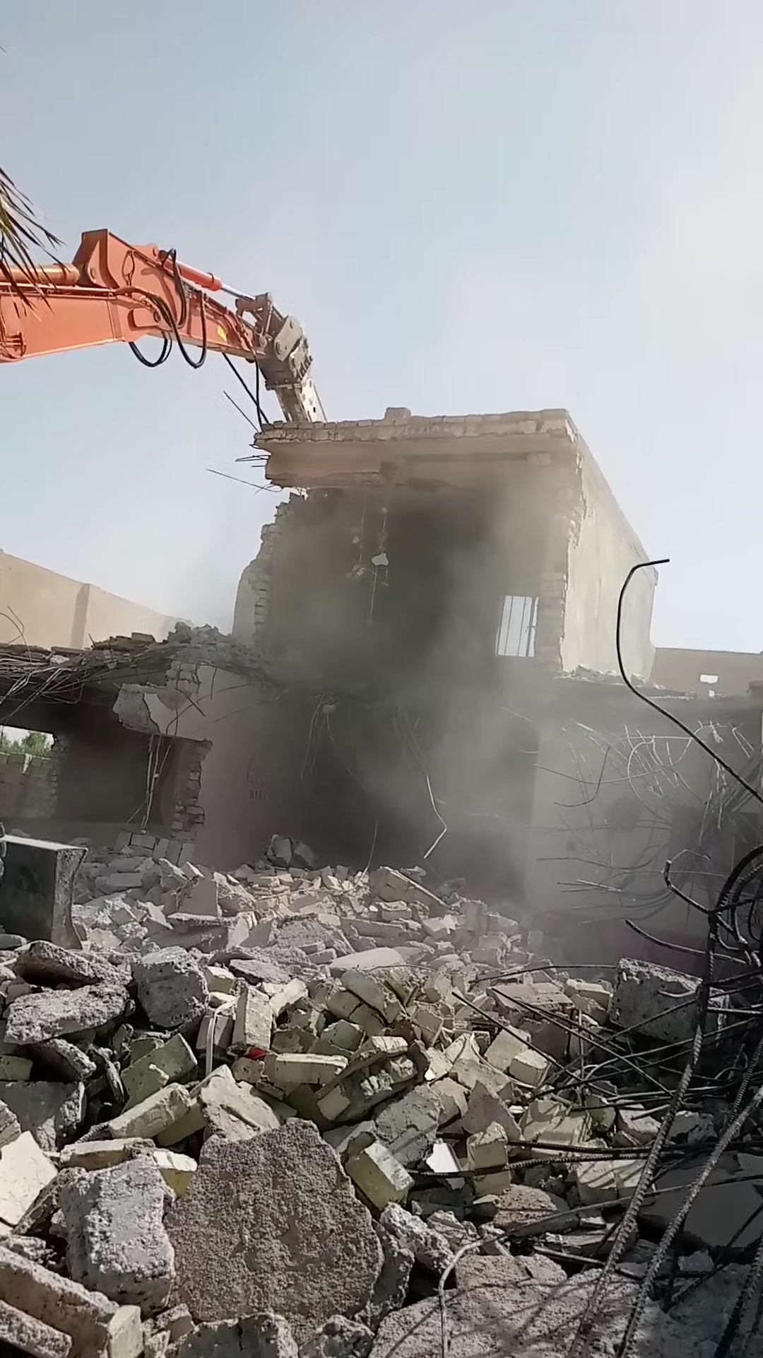 مستعدون تفليش الدور القديمه و محلات وباسعار مناسبه في جميع مناطق ديالى لاتصال على رقم ***********
