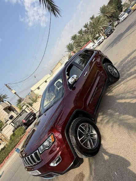 السلام عليكم  … جيب لمتد  موديل 2022 فول مواصفات السياره حادثها جاملغ وبنيد حادث كلش حلو مو قوي  صبغ فقط قطعتين سيارا كلش جديده ومتصرف عليها دينار مكان السياره السيديه   السعر 27800$وبيها مجال لشراي لتوضيح سيارا موديل 2022. الاستفسار ***********
