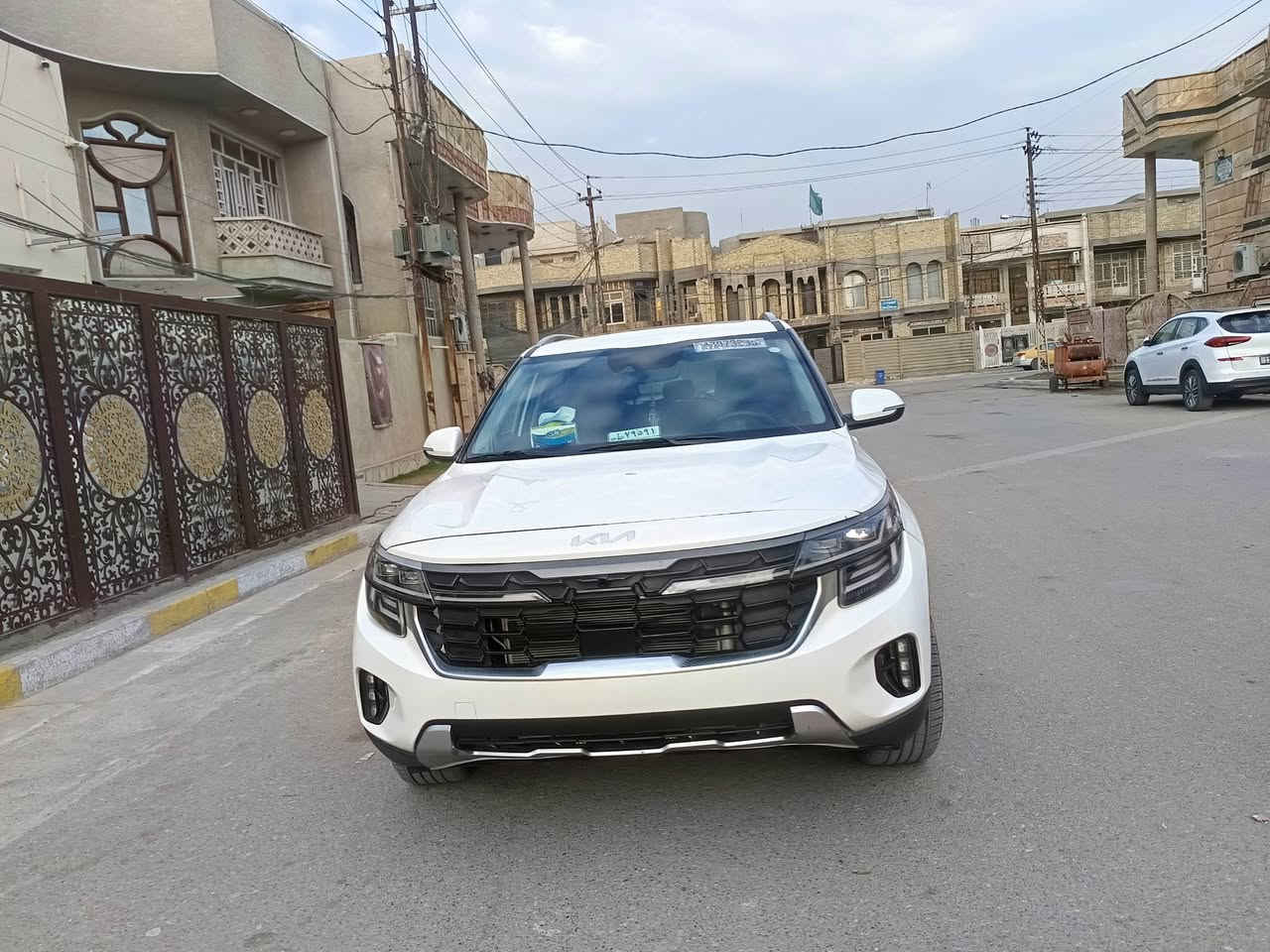 سيارة كيا سيلتوس وارد امريكي  موديل 2024 اعلى فئة السيارة فول مواصفات ماشية 11 الف يعني سيارة جديدة وهاي صور حادثها العنوان بغداد البلديات السيارة باسمي بس بدون رقم الرقم الهاتف  ***********
