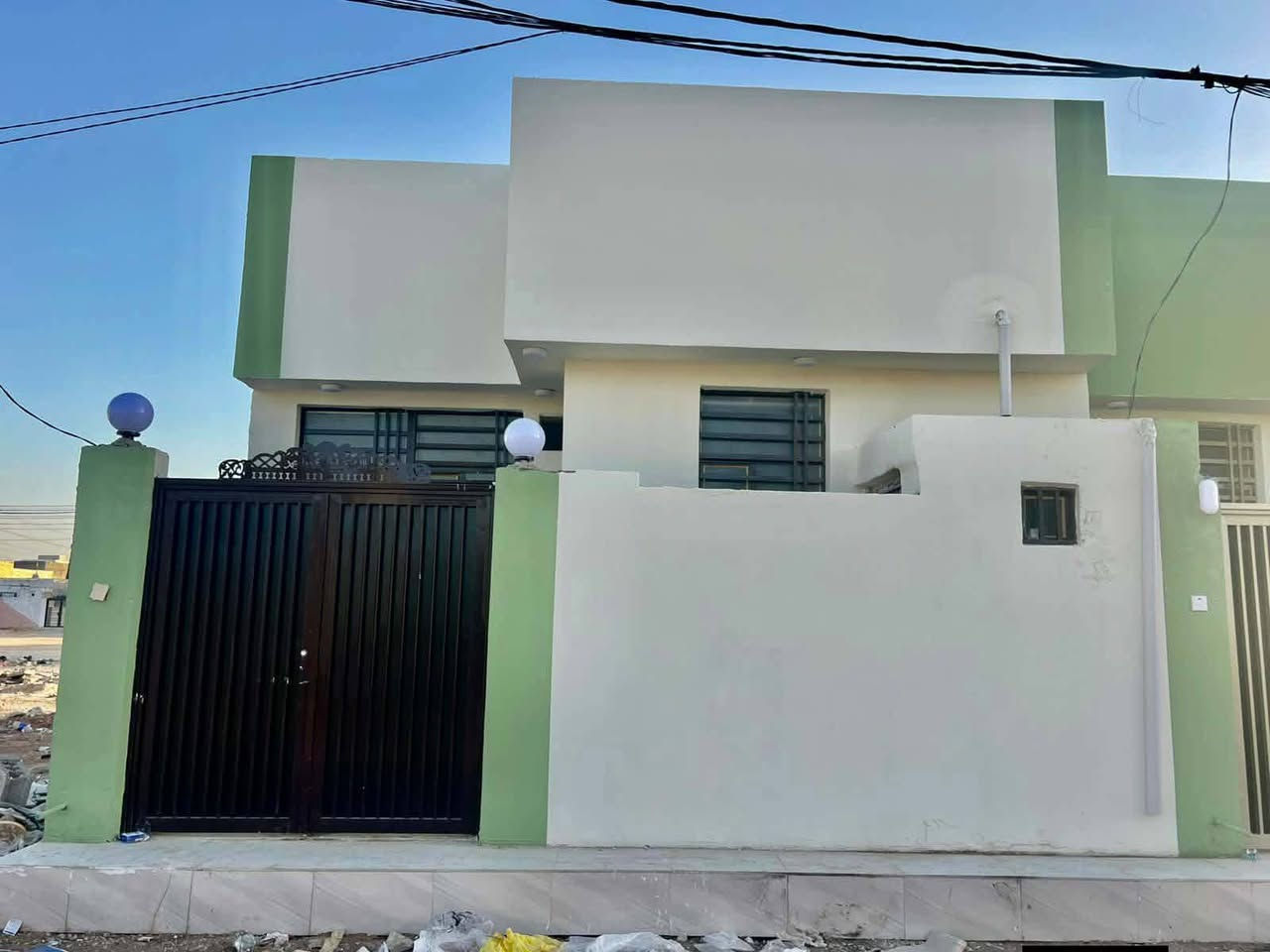 بيت،، اقصاد اقصاد 🏠المساحة 100مربعه 🤑
***********

 #طابو_زراعي سند 25

#قريب_شارع_لحولي 

(عنوان البيت ) بيت بل نجف 
(  عمود 317 شارع الصب مقابل ملحق قريه الغدير                                

بيت جاهز مفتاح 🔑 
أساس وسقف صب مركزي 

منطقه كامله السكن #شوارع_تبليط 

غرفتين نوم وصاله ومطبخ واستقبال حمامات داخليه وخارجيه وكراج 

#مدارس // ماء//. كهرباء//. تبليط  /. خط مولد ذهبي 

وتساب
***********

ملاحظه// توجد لدينا كل المساحات من دور او قطع
