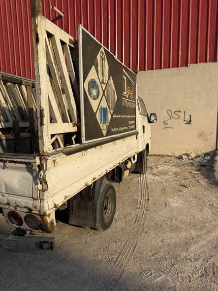 السلام عليكم بنكو2008  رقم بغدادصدامي سنويه منتهيه راعيهه ميت ابيع حالهه حال الأدوات سنويه عاج اتكفلك سرقه وعشائرفقط السياره شغاله محرك كرنفال مكان السياره البصره صناعية حمدان للتواصل ***********السعر50وبيهه مجال
