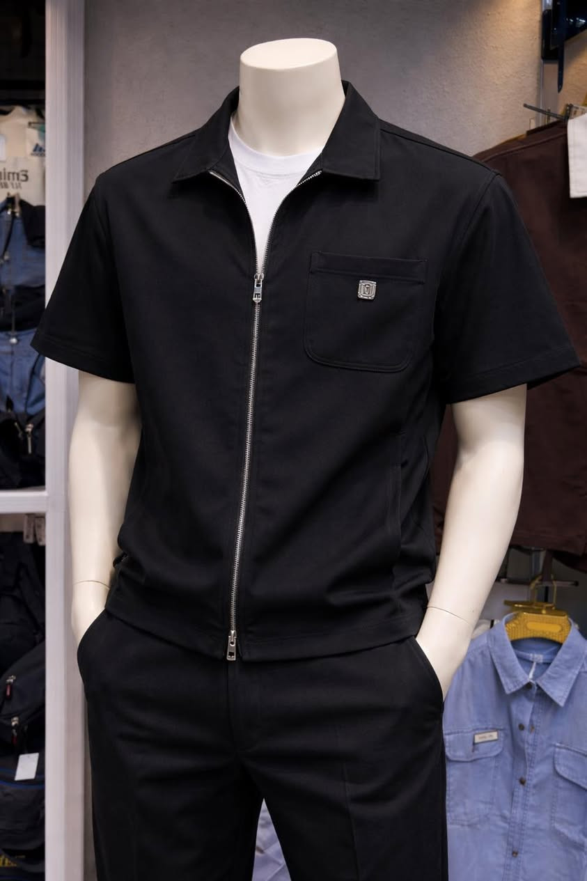 # بسم الله وعلى بركة الله 
🔥🔥توفر سوت رجالي ثلاث قطع اصلي درجة اولى قطعة العيد 😍✨
# اربع الوان رصاصي فاتح +رصاصي طوخ +جوزي +اسود


**إذا كنت صاحب هذا الإعلان وتريد حذفه لأي سبب، رجاءا أرسل رسالة إلى الدعم الفني**