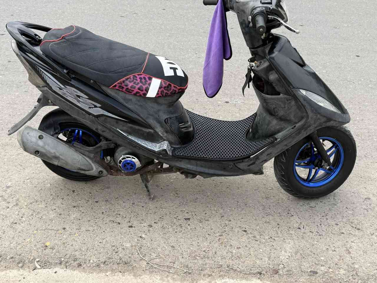 السلام عليكم  دراجة ماكس عدلة ١٢٠مكينه بلادية ما مفتوحة على الوكالة واخدها وين ما تريد تفحص وياك اني دراجة حوله وخير من لله وهاي صورها وشوفولها  السعر 700وبيها مجال. للتواصل واتساب او رقم ***********
