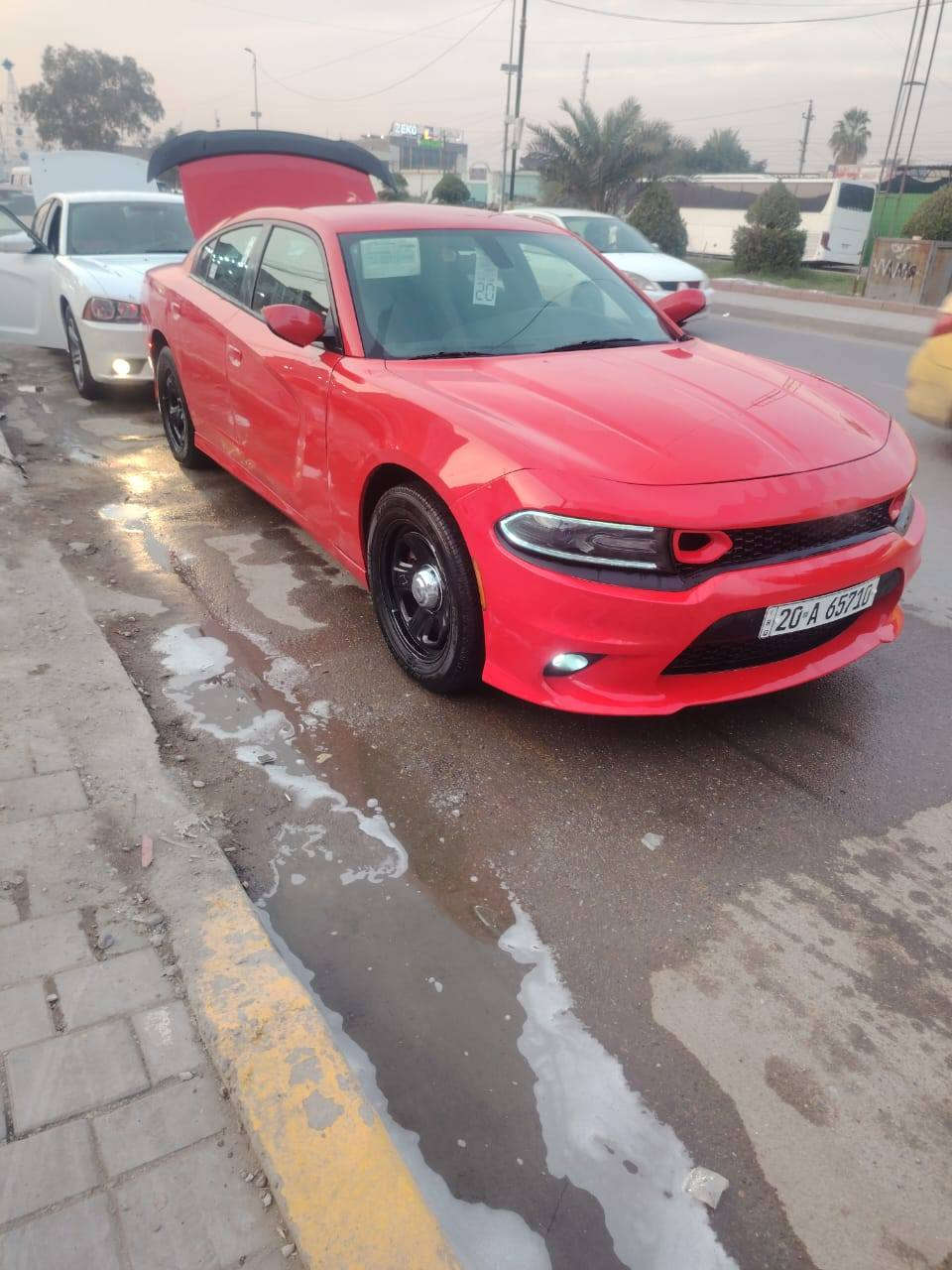 السلام عليكم جارجر 2020 سياره جديده بمعنه الكلمه رقم دياله 
من تبريد
وتدفئه
وتايرات
وبيه مواصفات ما عده الفتحه
 شفتات وكامره
مكينه 3600
كير ومكينه خير من الله
حادث /فخذه اليمنه
ماشيه /85 الف
مكانه /بغداد/ الرقم/ ***********
