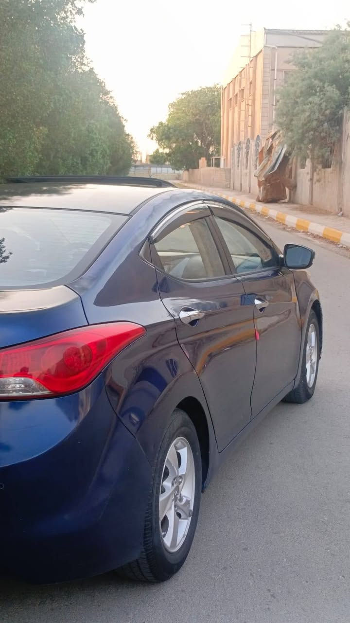 سلام عليكم عندي الانترة خليجي 2012  محرك 1800 دوش  فول موصفات سيارة حلوة وجاهزة تخم تاير حدادية 85%  رقم اربيل دولي بسمي تريد وكالة تريد تحويل حاضر  سيارة بيها باب صدر صبغ فقط وبداية جراد باقي سيارة كفالة من صبغ والضربة والتبديل  سعر 89 وبيها مجال حك جية ماكو هيج سعر  مكان واسط ستفسار على هاذة رقم ***********

