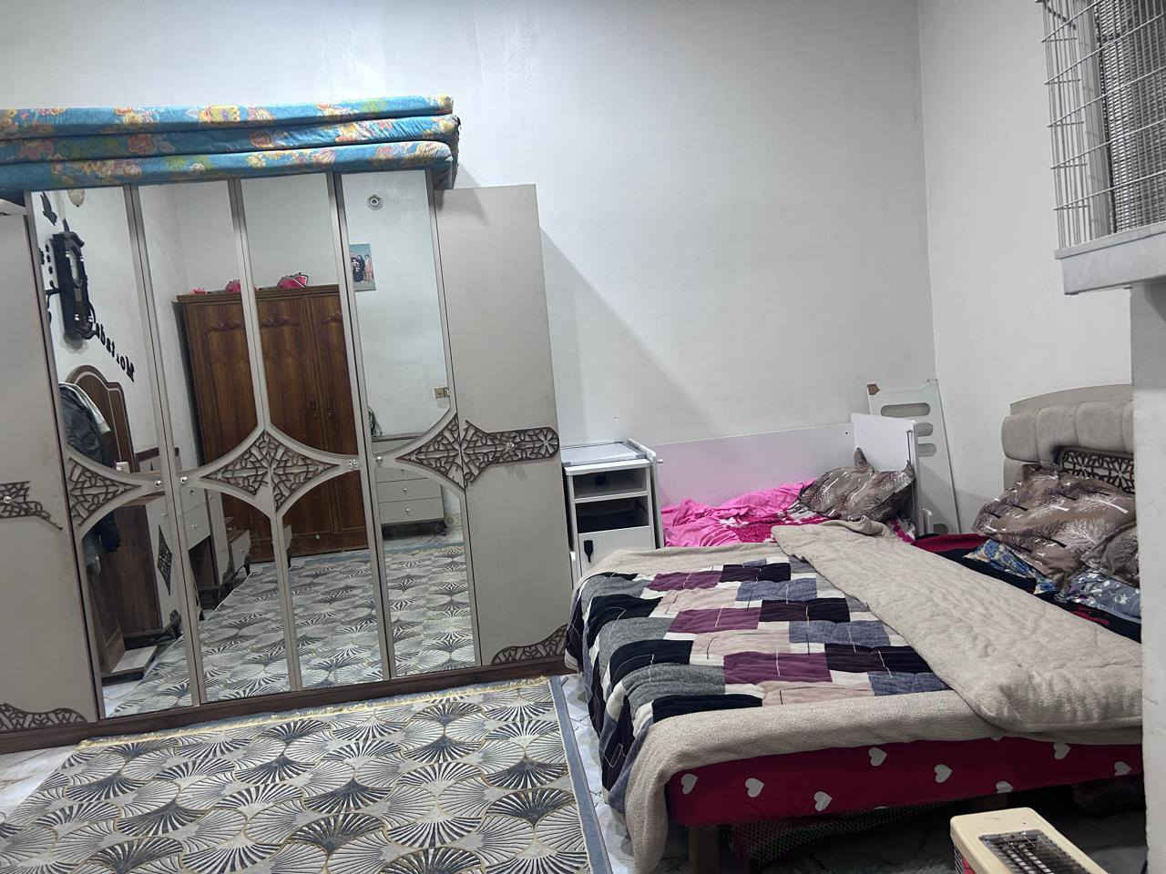 السلام عليكم
غرفه نوم 300
كنتور بابين تساكم 200
ديوان 300
تخم 250
مبرده لوك جديده 150
***********
