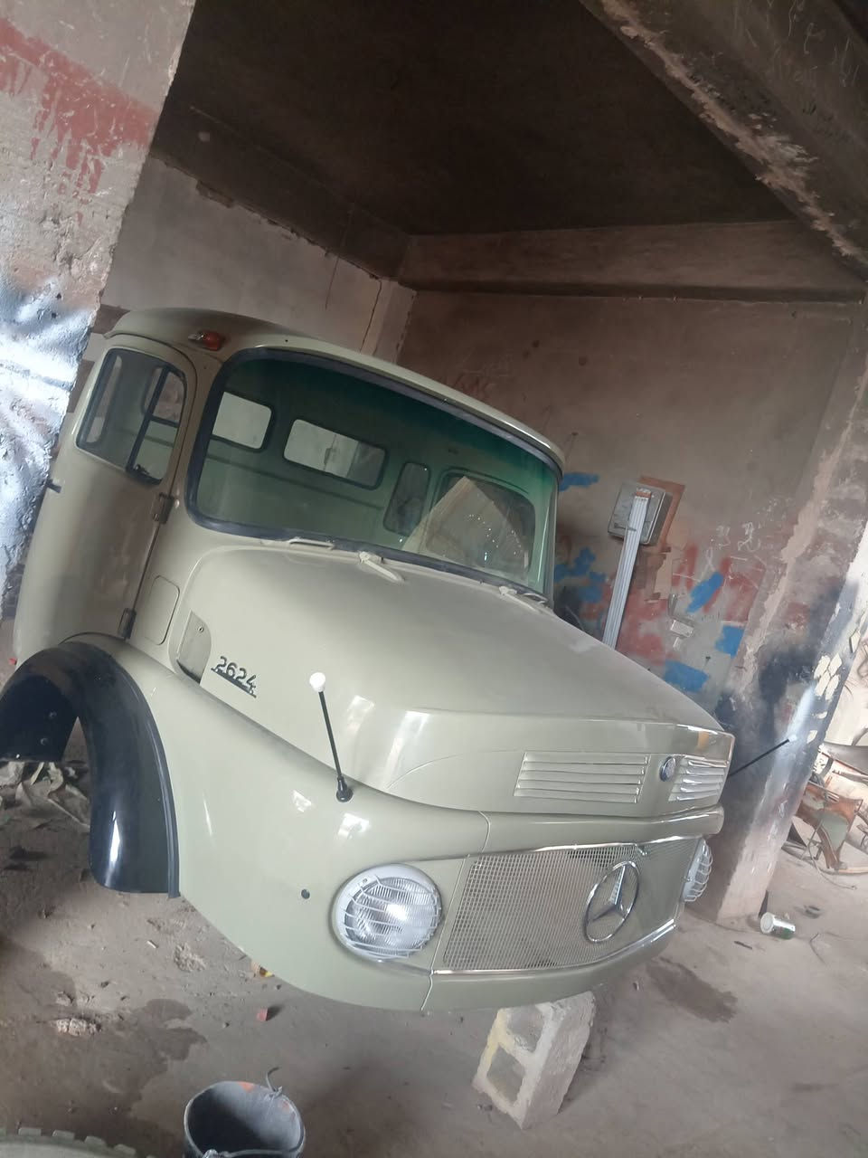 للبيع قماره اقجم بلاديه بيه بس لقد مبدل نضيفه صبق عام مكان الفلوجة *********** سعر ٨٥٠٠ مليون ونص وبيه مجال
