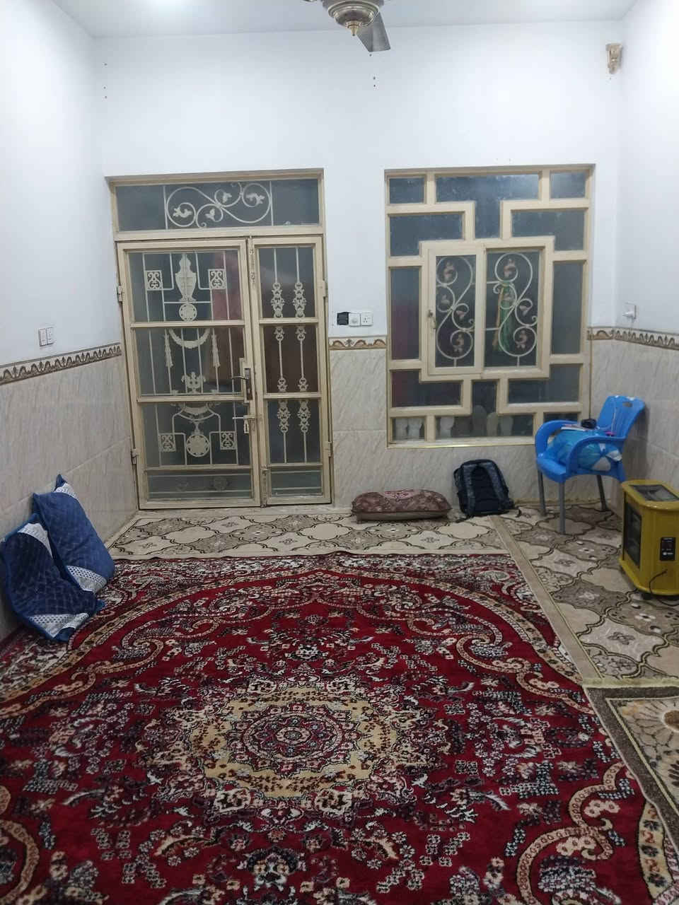 سلام عليكم بيت البيع 100متر مربع
بلكوفه بحي صدر الثالث والبيت عالي عن الشارع 
سعر البيت 30 وبي مجال 
غرفه وصاله ومطبخ وستقبال وحمامين ومكشوفه 
***********
