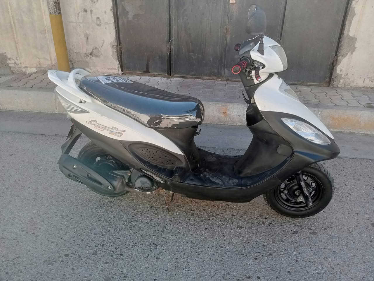 #ياالله السلام عليكم
دراجه كايمكو V2 في تؤ باله ياباني موديل(12)مكينتها فول نعومه وشلعتها حلوه الدراجه بفضل الله مال جناي وكشر مثل ماموضحه بالصور وابلاديه كهربائيات كلها شغاله نكره صلف. تايرات جدد والدراجه جاهزه مناقصها شيء 
 السعر650وبيها مجال للطيبين وبيك خير وادلل


**إذا كنت صاحب هذا الإعلان وتريد حذفه لأي سبب، رجاءا أرسل رسالة إلى الدعم الفني**