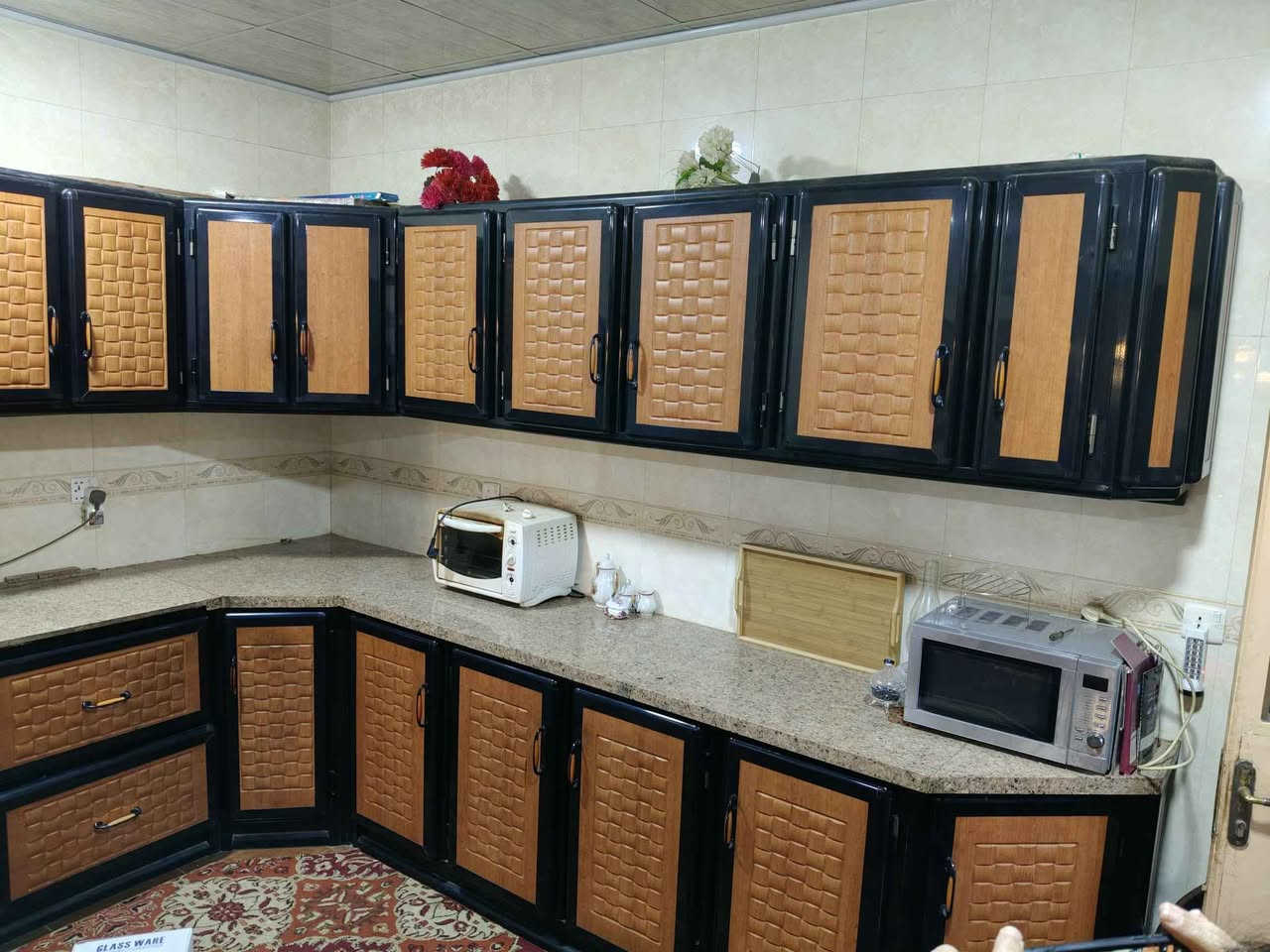 كاونتر المنيوم ثقيل نظيف جدا الوجه كرانيت اصلي والسنك حوض بانيو اصلي تقريبا 5امتار الارضي والمعلق شغل ثقيل 🌹🌹🌹
السغر 475الف 🔥🔥🔥
***********🌿🌿🌿
الكفاءات الثانية سايدين الصورة♥♥♥ موصل, نينوى
