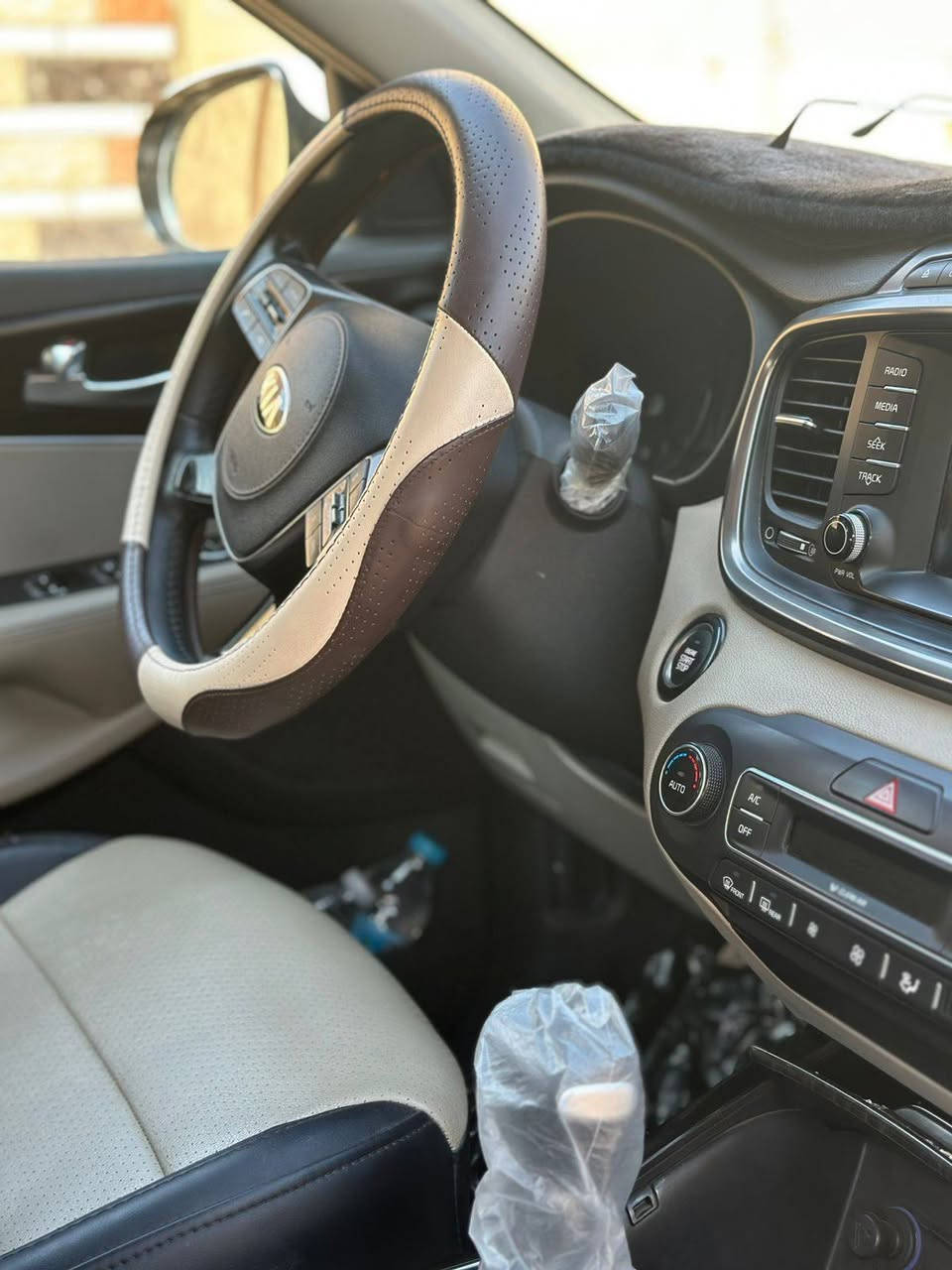 السلام عليكم
سورنتو خليجي ٢٠١٩ رقم بغداد دولي باسمي تحويل مباشر
٦ سلندر
٧راكب
٣ قطع تبريد
بصمة تشغيل وابواب
مري شفط 
جنطة شفط كهرباء 
كشنات جلد
كشنات كهرباء 
بردات بلادي
لايت زنون
بك لايت LED 
انضمة قيادة متعددة
شاشة كبيرة
كامرة دوارة
حساس خلفي
تحكم ستيرن جهتين

سيارة كلش حلوة وبالواقع احلى من الصور
تخم تاير جديد باتري جديد السيارة ماشية ٥٨ الف كيلو
كير ومحرك مكفول على وضع الشركة
مكفولة من الصبغ والبارد والتبديل والطخة (مكفولة من الدعامية للدعامية)
سونار موجود 
مكاني بابل الحله السعر ٢٦٠ ورقة للاستفسار ‭ ***********
مكلف بالنشر . خابر صاحبها
