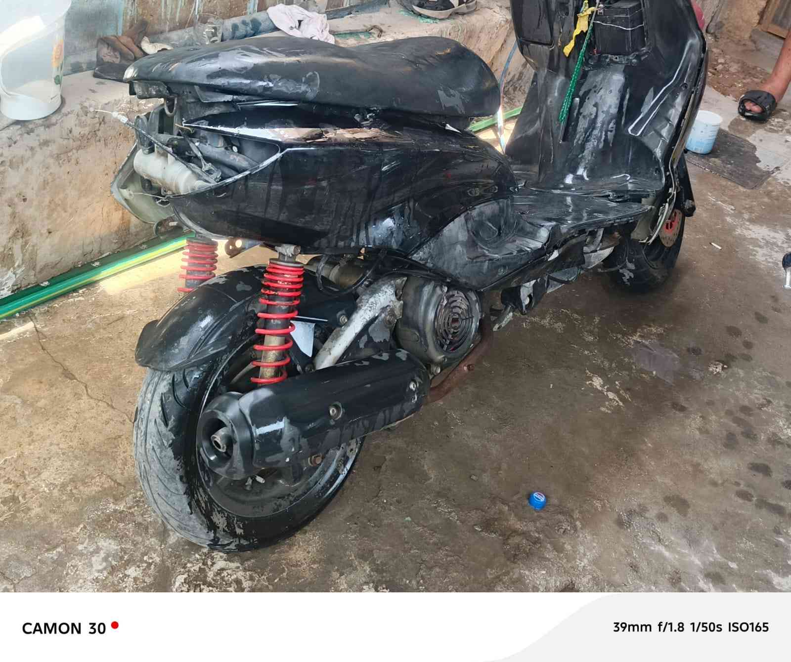 السلام عليكم دراجه سكنس نثيه140الدراجه مفتوحه ومجفته قبل شهرين الدراجه عوزها بس كابريتر السعر 150بدون اوراق اكفلك سرقه وعشائر     ***********
