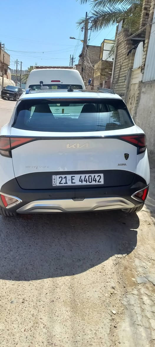 سلام عليكم سبورتج موديل 2025 فول رقم سليمانية تريد تحويل او وكالة ماشية ٣٦ الف حقيقي  مكان بغداد سيارة جديدة بس رصعة حصوة بية سعر ٢٣٥ ***********
