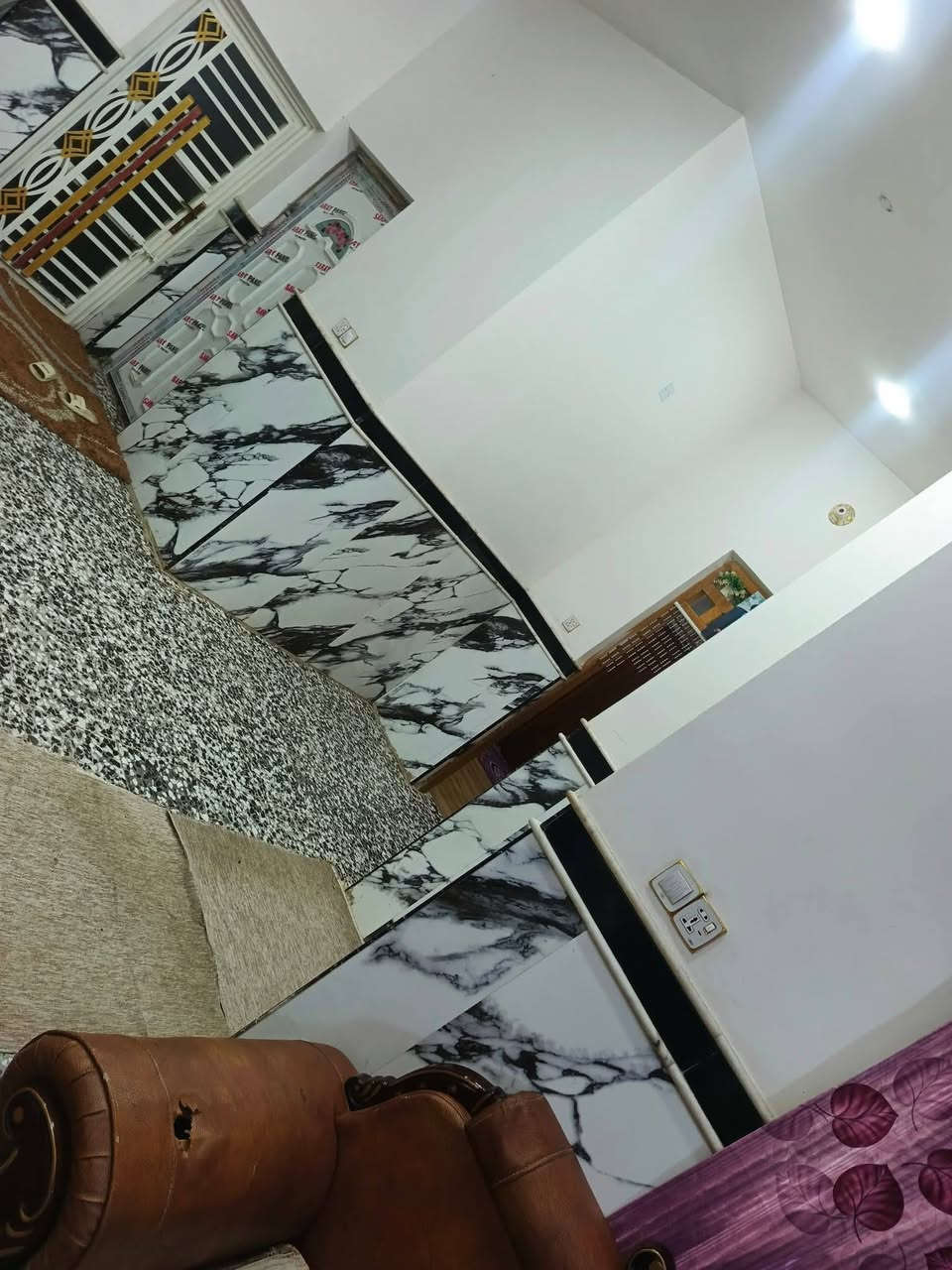 ياالله
سلام عليكم
الدار البيع طابو صرف 
((مساحه 200)) متر مسلح وحديث
الماجديه سيد جميل خلف شارع 20
يحتوي على استقبال وصاله ومطبخ 
وثلاث غرف نوم مناور عدد 2 صحيات 
داخليه وصحيات خارجيه 
البيت مطلوب اسكان 48 مليون 
سدد بشهر 247 ألف شهريه
صاحب البيت يريد مقدمه 94
استفسار اتصل بل أرقام تأليه
((***********)) 
((,***********)) اخوكم أبو عراق...
