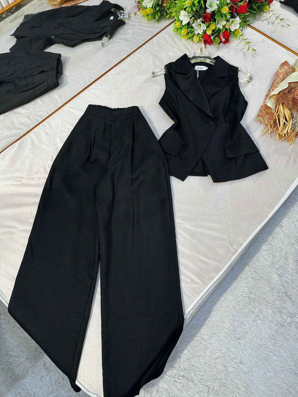 فصالات متعددة من قطع ملابس عليهم تخفيظ وتوصيل مجاني 
علقي تم على اي موديل تحبي يصلج السعر🥰♥️


**إذا كنت صاحب هذا الإعلان وتريد حذفه لأي سبب، رجاءا أرسل رسالة إلى الدعم الفني**