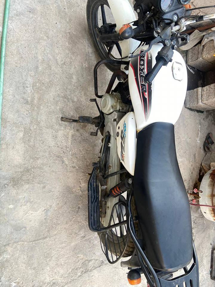 للبيع دراجة بايسكل بوكسَر 150 (Boxer 150) 🏍️🔥
دراجة بحالة جيدة ومستخدمة استخدام خفيف، نظيفة وما بيها مشاكل ميكانيكية.
المحرك قوي وتشتغل سلف وستارتر، اقتصادية جداً بالبنزين ومناسبة للشغل اليومي أو التوصيل.
المواصفات:
الموديل: Boxer 150
اللون: أبيض
المحرك: 150cc
تبريد هوائي
اقتصادية بالوقود
إطار ومحرك بحالة جيدة
للتواصل على رقمي الواتساب 
*********** البصرة, العراق
