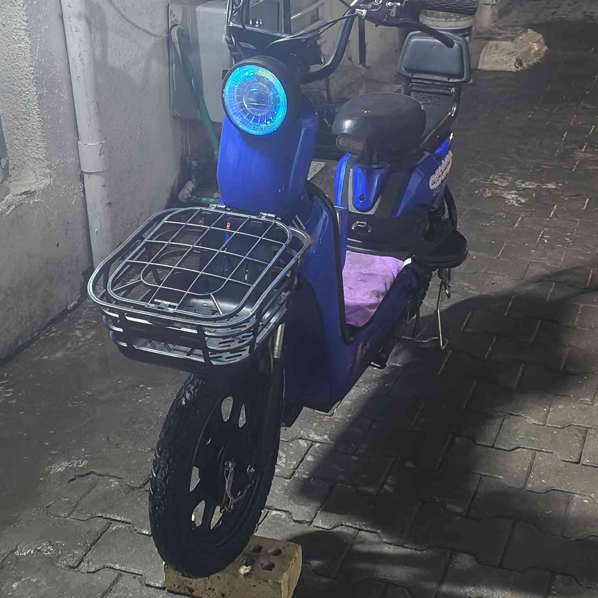 دراجه شحن خمس بطاريات كبار حجم الدراجه 16 العنوان بغداد الحريه
السعر 350 ***********
