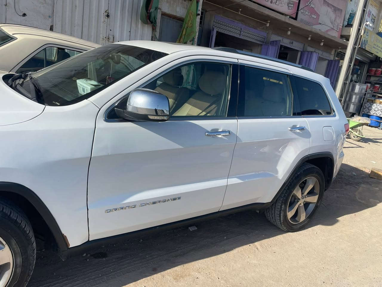 جيب للبيع 2014 شيروكي
فول مواصفات واحد على واحد 
السونار مالها موجود 
السعر 180 وبيها مجال 
المكان كربلاء 
رقم الهاتف ***********
