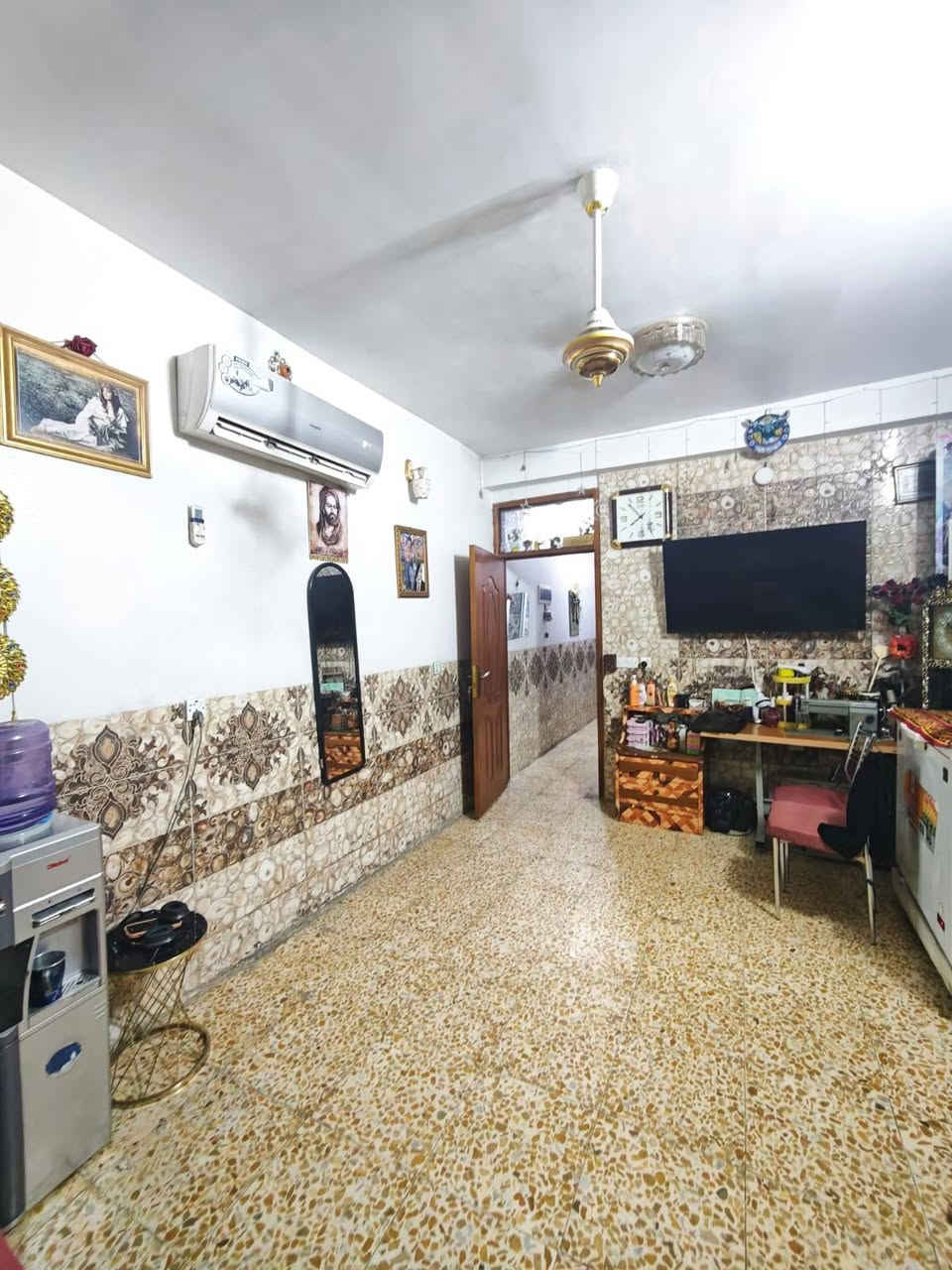 السلام عليكم
بيت للبيع المساحه 68متر المكان كرادة اي استفسار الاتصال بالرقم الموجود واتساب ***********,

