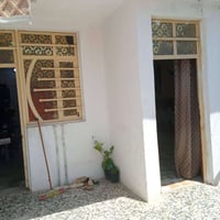 عندي بيت مساحته 130 خدمات ماء و مجاري  العنوان بغداد العبيدي شارع عشري...