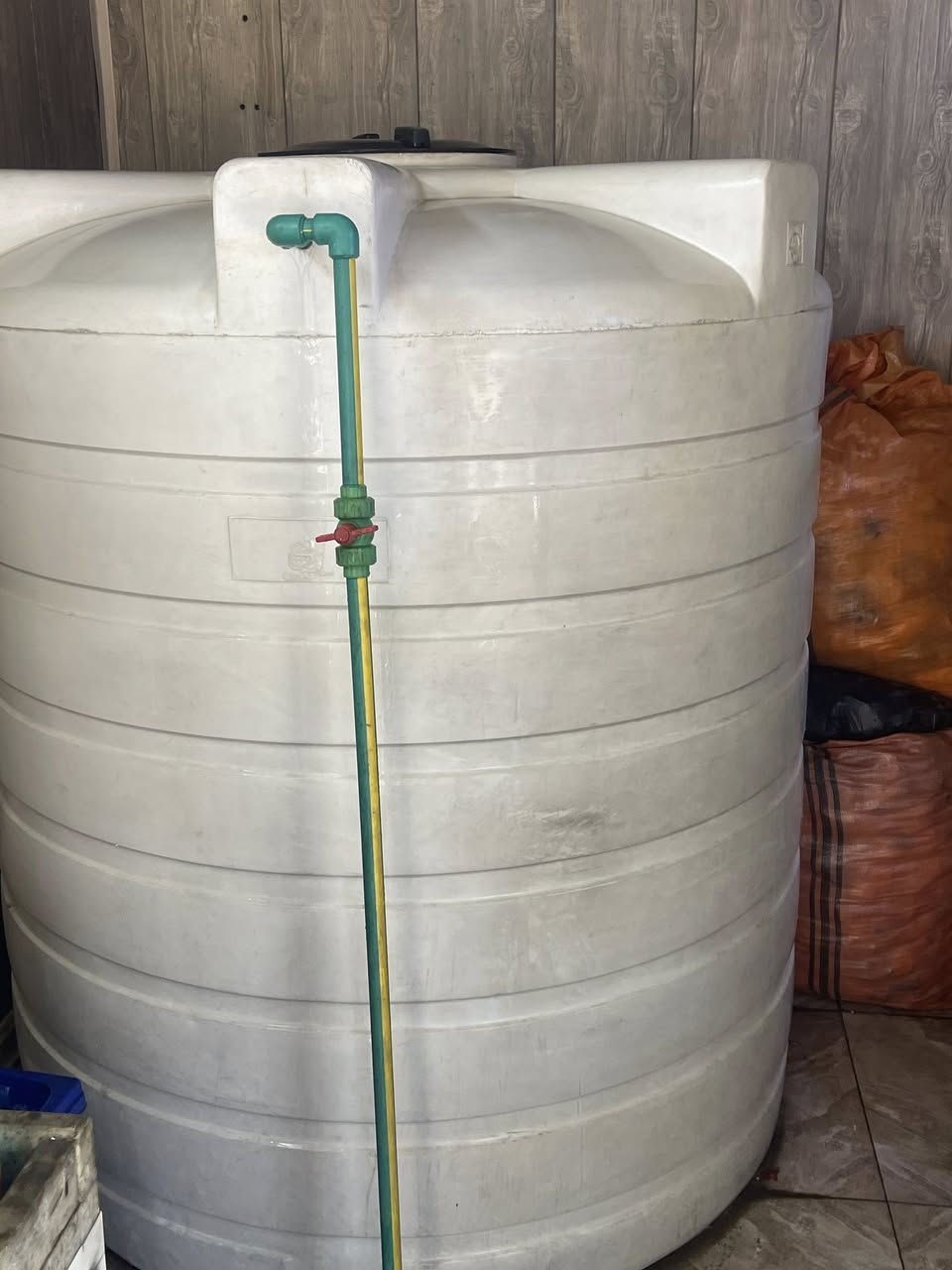 محطة ماء كامله 1000 لتر شغاله من كل الجهات مكانها الوشاش السعر ع الخاص ***********
