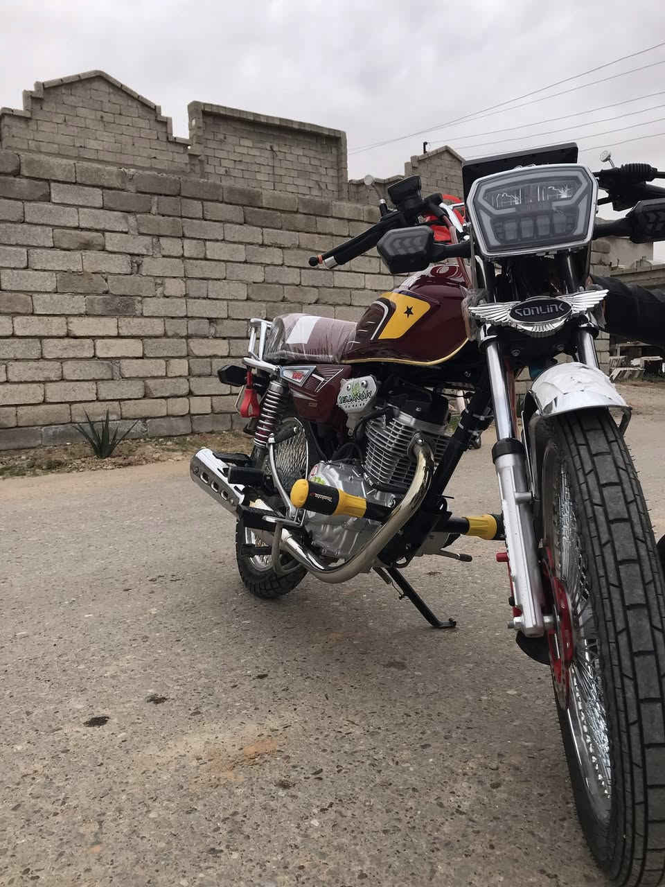 السلام عليكم تايكر 25 للبيع الموطور نضافه فول بس شاشه طافيه ماناقصه برغي كهربائيات شغاله سعر 800 وبيه مجال مستعجل ع بيع 
المكان بيجي جريش
للإتصال :***********
