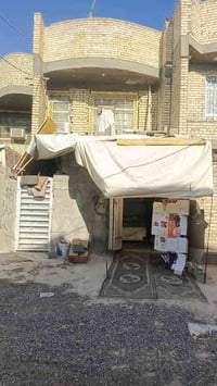 بيت البيع البلديات الضباط الثانيه اول فرع عن شارع لعام معه محل 0775966...