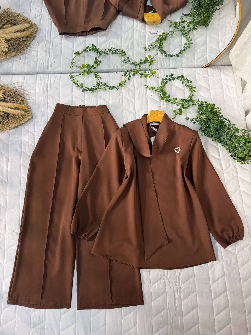 طقم أنيق 👗✨
خامة دابل فخمة وكوالتي عالي 🔥

القياسات: 38 / 40 / 42 / 44 / 46 / 48

ستايل راقي يناسب الطلعات والعيد 💃
كمية محدودة لا تفوتج الفرصة ❗️🔥
للحجز والاستفسار دايركت أو واتساب ✉️
توصيل: بصرة 5 آلاف / باقي المحافظات 7 آلاف 🚚


**إذا كنت صاحب هذا الإعلان وتريد حذفه لأي سبب، رجاءا أرسل رسالة إلى الدعم الفني**