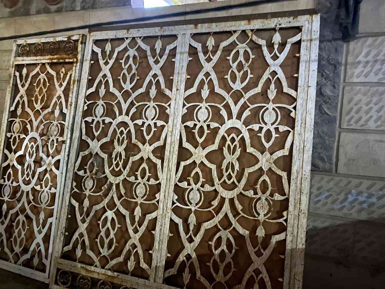 باب للبيع شرط ثقيل نضيف ***********
قياس طول 3متر
عرض مترين و20
مكاني البصره تنومه صالحيه قرب جامع ابي طالب 
[[ملاحضه مكلف بل نشر رقم ولد وراسلو]]
((السعر 250الف وبي مجال ))
