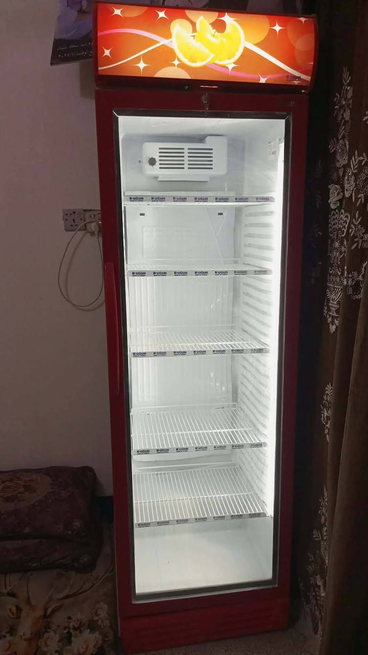 السلام عليكم براد للبيع استخدام اقل الشهر بعده جديد السعر 450 اوبي مجال للشراي *********** هاذ رقمي موجود واتساب  سوق الشيوخ
