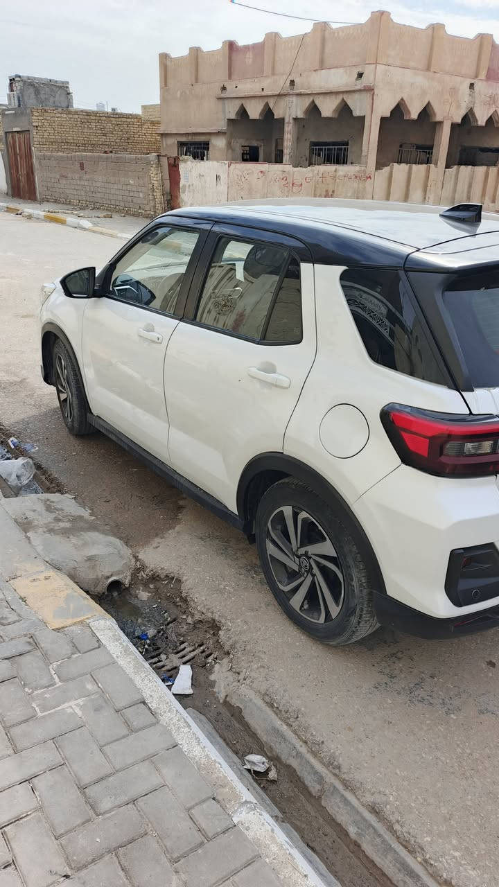 سلام عليكم.. سياره  تيوته كوري رايز٢٠٢٣
١٥٠٠ محرك تيربوو
ماشيه 60الف
سماوه _ قضاء الخضر 
***********
١٤٠ السعر وبيها مجال
